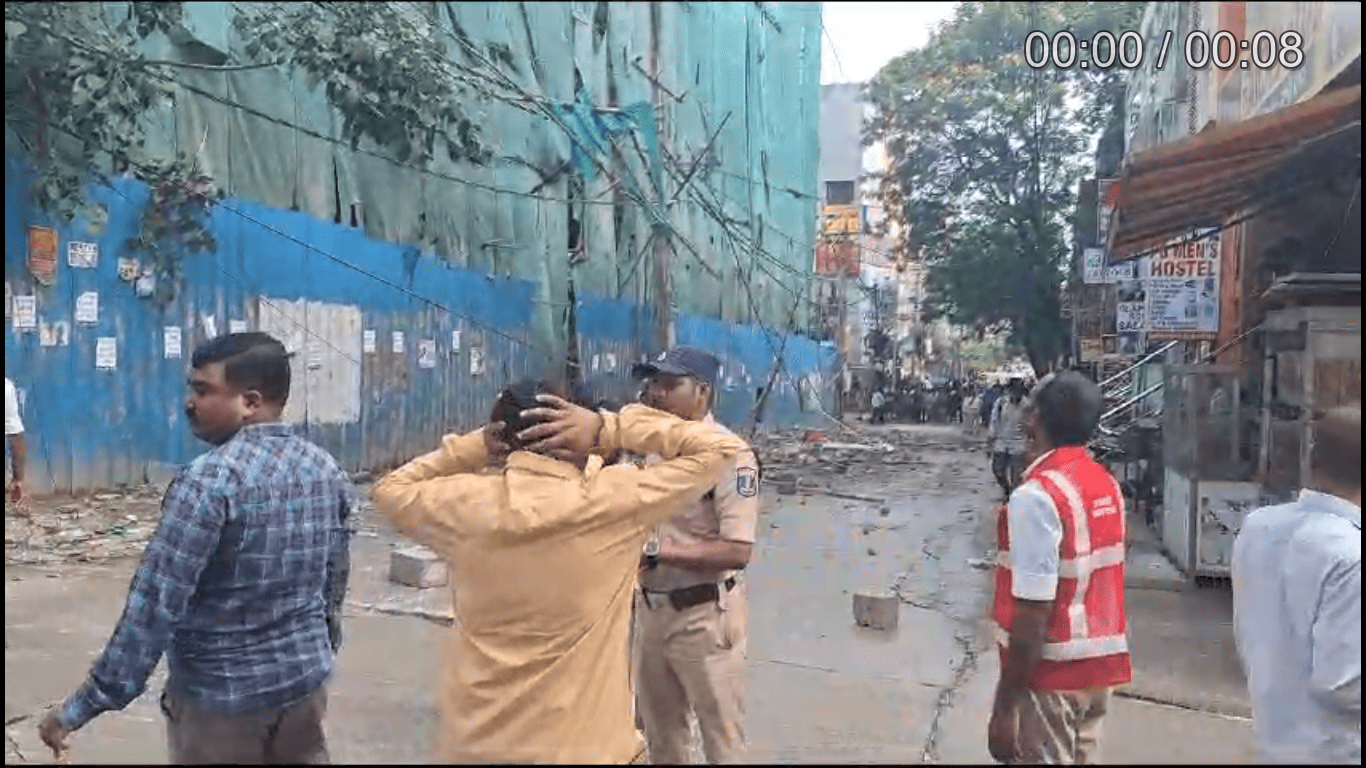 telangana 2 workers killed 3 injured after scaffolding at construction site caves in – The News Mill