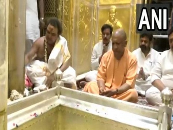 varanasi cm yogi adityanath offers prayers at kashi vishwanath temple – The News Mill