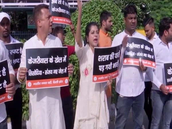 bjp workers hold protest against cm arvind kejriwal in delhi – The News Mill