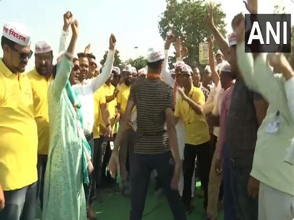 govt employees hold rally in delhi demanding restoration of old pension scheme – The News Mill