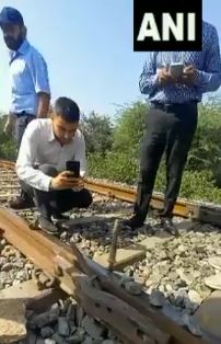 udaipur jaipur vande bharat express stopped at gangarar soniyana section after noticing ballast on track 1 – The News Mill