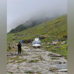 uttarakhand helicopter carrying pilgrims makes emergency landing in kedarnath dham – The News Mill