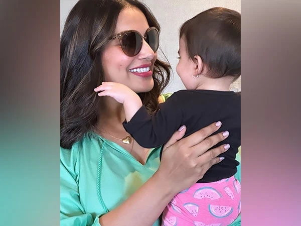 bipasha basu posts adorable video of daughter devi playing with teddy – The News Mill
